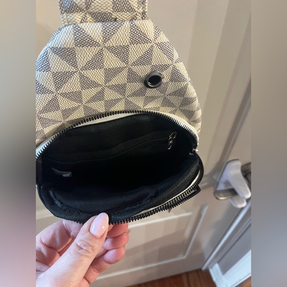 Unbranded crossbody - Picture 3 of 7